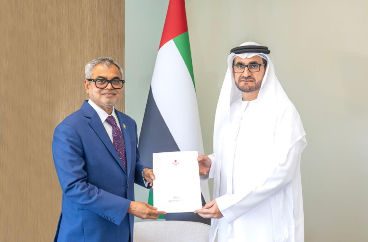 ތޯރިގު ސަފީރުކަމުގެ ފަތްކޮޅު ޔޫއޭއީ ސަރުކާރަށް ހުށަހަޅުއްވައިފި