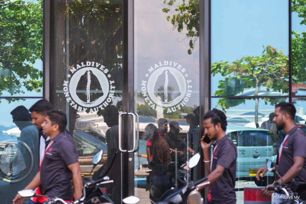 އޮފް-ސީޒަނާ ދިމާކޮށް ބޭންކުތަކަށް ދޫކުރާ ޑޮލަރުގެ މިންވަރު އިތުރުކޮށްފި