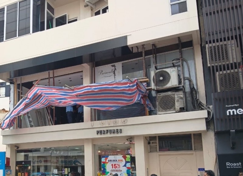 ހަދަމުން ދިޔަ އިމާރާތަކުން ބަޔަކު ވެއްޓުން: އިހުމާލުވި މީހުން 5،000 ރުފިޔާއިން ޖޫރިމަނާކޮށްފި