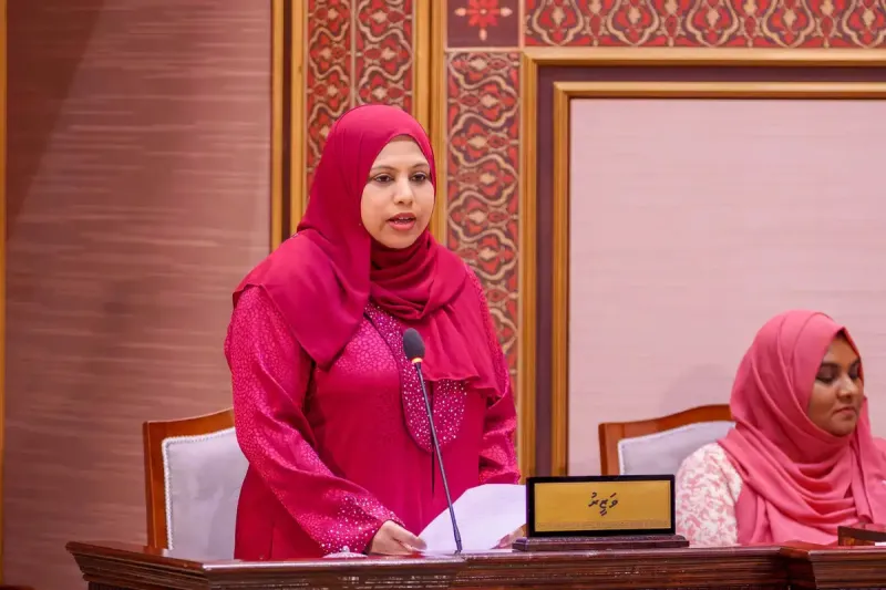 މާލޭގައި މިނިވަން ދުވަސް ފާހަގަކުރަން ސަރުކާރުން 4 މިލިއަން ރުފިޔާ ޚަރަދުކުރިއިރު، އަތޮޅުތެރެއަށް ސަރުކާރުން ލޯލާރިއެއްވެސް ޚަރަދުކޮށްފައި ނުވޭ!