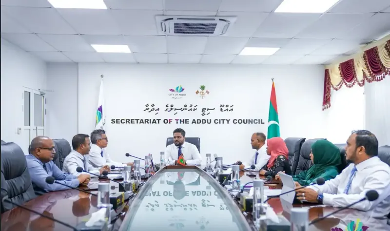 ކުރިމަތިވެފައިވާ ގޮންޖެހުންތަކުން އަރައިގަތުމަށްޓަކައި، އައްޑޫ ސިޓީ ކައުންސިލާއި ރައްޔިތުންގެ މަޖިލީހާއި ގުޅިގެން މަސައްކަތްކުރަންޖެހޭ: އެމްޕީ ސޯބެ