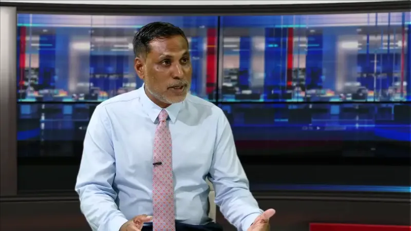 ކުންފުނިތަކުގައި މަސައްކަތްކުރާ އާދައިގެ މުވައްޒަފުން ވަޒީފާއިން ވަކިކުރަންވާނީ، ދައުލަތުން ކުރާ އިސްރާފާއި އައްޔަންކޮށްފައިވާ ސިޔާސީ މުވައްޒަފުން މަދުކުރުމަށް ފަހު: ޝަމްހީދު