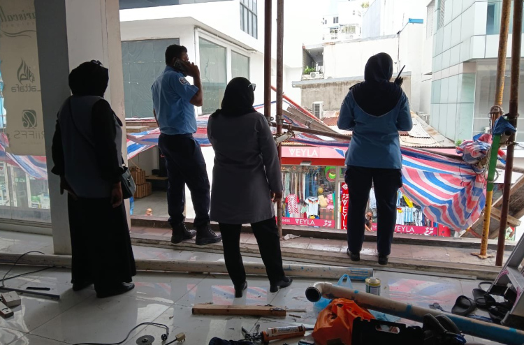 ހަދަމުންދިޔަ އިމާރާތަކުން ބަޔަކު ވެއްޓުނު މައްސަލާގައި ކުންފުންޏަށް 5،000ރ. ގެ ޖޫރިމަނާއެއް