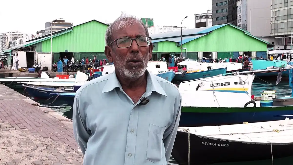 އުއްމީދު ދޯނީގެ މަސްވެރިޔަކު ރާއްޖެ އެމްވީ އަށް މައުލޫމާތު ދެނީ.