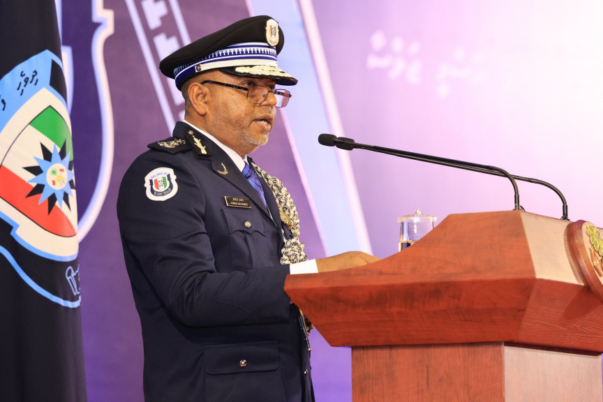 25 އަހަރަށް ފަހު ރިޓަޔާކުރާ ފުލުހުންނަށް، ވަޒީފާގައި އުޅޭ ފުލުހެކޭ އެއްގޮތަށް ބޭސްފަރުވާ ދެނީ