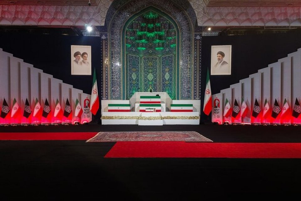 އަލީ ޚާމަނާއީގެ ޖަނާޒާގެ ރަސްމީ ކަންކަން ފެށިއްޖެ