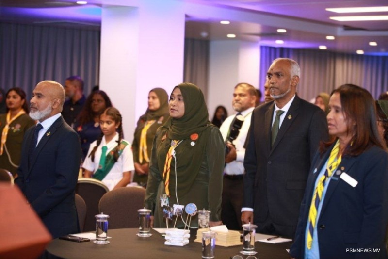 ގަރލް ގައިޑު ދުވަހުގެ ރަސްމިއްޔާތު ރައީސްގެ ދެކަނބަލުން ޝަރަފުވެރިކޮށްދެއްވައިފި