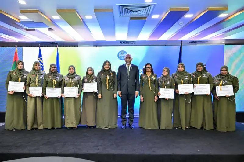 ރާއްޖޭގައި ފުރަތަމަ ފަހަރަށް ޤައުމީ ފެންވަރުގައި ގަރލް ގައިޑް ދުވަސް ފާހަގަކުރުމުގެ ރަސްމިއްޔާތުގައި ރައީސްގެ ދެކަނބަލުން ބައިވެރިވެވަޑައިގެންފި