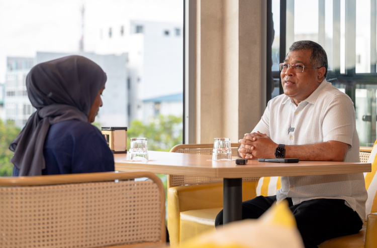 ބީއެމްއެލް ސީއީއޯގެ އިންޓަވިއު: ޑޮލަރާ ގުޅޭ ހުރިހާ ވާހަކައެއް!