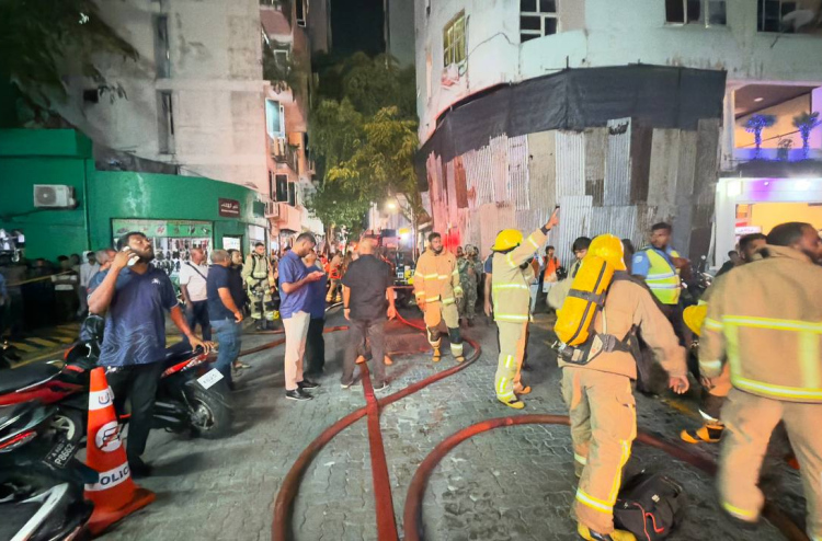 ގެއެއްގައި ރޯވެ ހަ މަހުގެ ކުއްޖަކާ އެކު 28 މީހަކަށް ދުމުގެ އަސަރުކޮށްގެން ފަރުވާދޭން ޖެހިއްޖެ