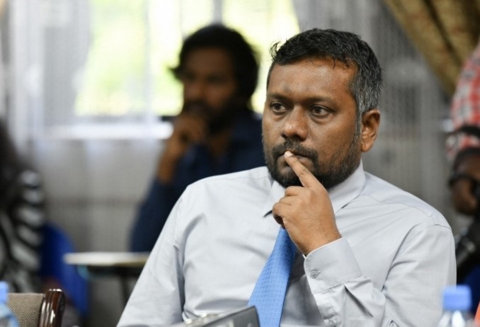 ޑޮލަރު ތާށިވީ ސަރުކާރުން ކުރަމުންދާ ބޮޑު އިސްރާފުގެ ސަބަބުން: ފައްޔާޒު