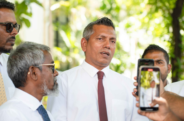 ސޯބެ އެންމެ ފަހުން ދެ ކޮމިޓީއަކަށް ލައިފި