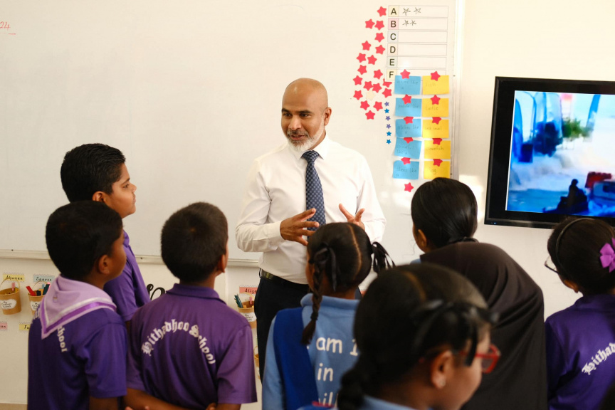 މި ދުވަސްވަރު 8،000 އެއްހާ ދަރިވަރުން ގަވައިދުން ސުކޫލަށް ހާޒިރުނުވޭ: މިނިސްޓަރު