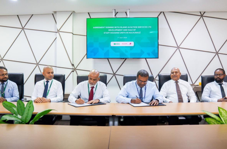އައިލެންޑް އޭވިއޭޝަންގެ މުވައްޒަފުންނަށް ހާއްސަކޮށް ފްލެޓް އަޅަނީ