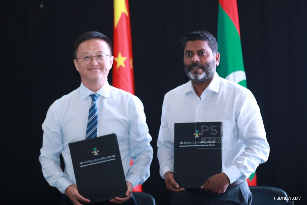 ޔުނާން ޕްރޮވިންސުން ރާއްޖެއަށް ކުޅިވަރު ސާމާނު ހަދިޔާކޮށްފި