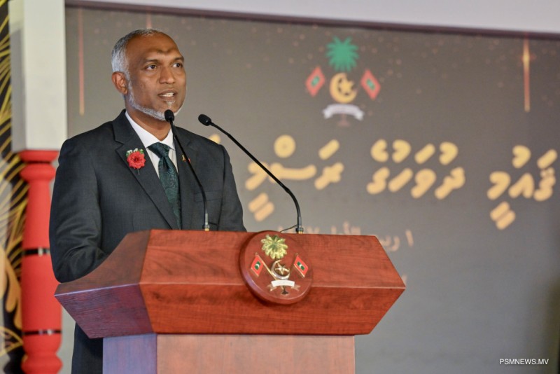 ޤައުމަށް ފާގަތިވާނެ ގޮތަށް ލިޔާ އަމާނާތްތެެރި ބަޔަކަށް ލިޔުންތެރިން ވާންޖެހޭ: ރައީސް