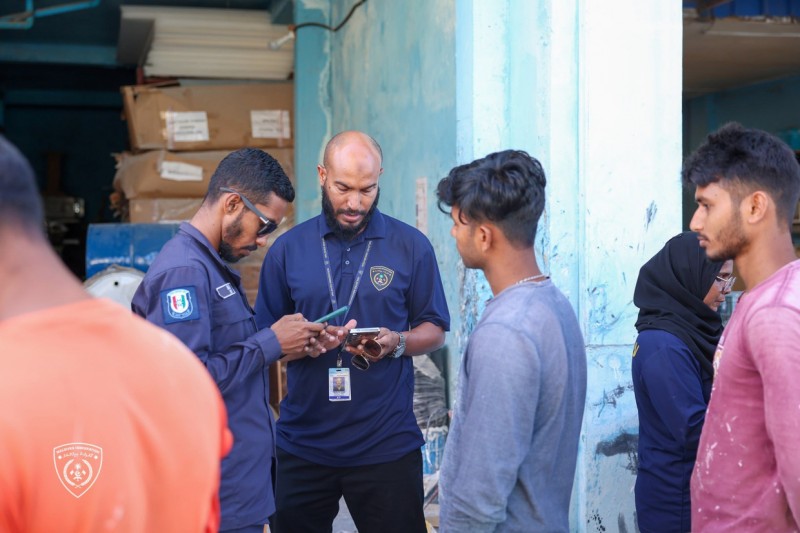 ތިލަފުށީގައި ހިންގި ރެއިޑް އޮޕަރޭޝަނެއްގައި 836 ބިދޭސީން ބަލައި ފާސްކޮށް 32 މީހަކު ހައްޔަރުކޮށްފި