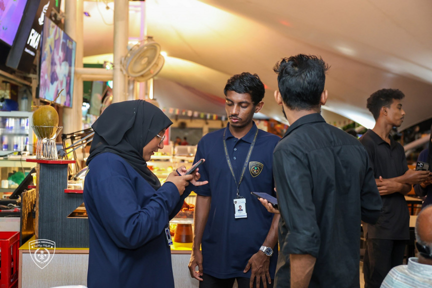 ތިލަފުށީގައި ހިންގި ރެއިޑް އޮޕަރޭޝަނެއްގައި 836 ބިދޭސީން ބަލައި ފާސްކޮށް 32 މީހަކު ހައްޔަރުކޮށްފި