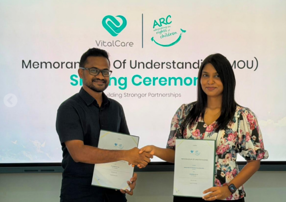 ކުޑަކުދިންގެ ދުޅަހެޔޮކަމަށް މަސައްކަތްކުރުމަށް ވައިޓަލް ކެއަރ އާއި އާކްގެ އެއްބަސްވުމެއް