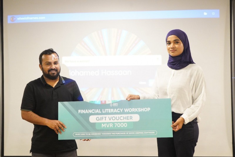 އެސްއެމްއީ ޑިޖިޓަލްއިން 100،000 ރުފިޔާގެ "ވިލުންވެށި ގްރާންޓް" ތަޢާރަފުކޮށްފި