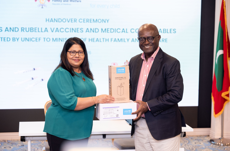 ޔުނިސެފުން ރާއްޖެއަށް 28،000 ޑޯޒުގެ މީސަލްސް ވެކްސިން ހަދިޔާކޮށްފި