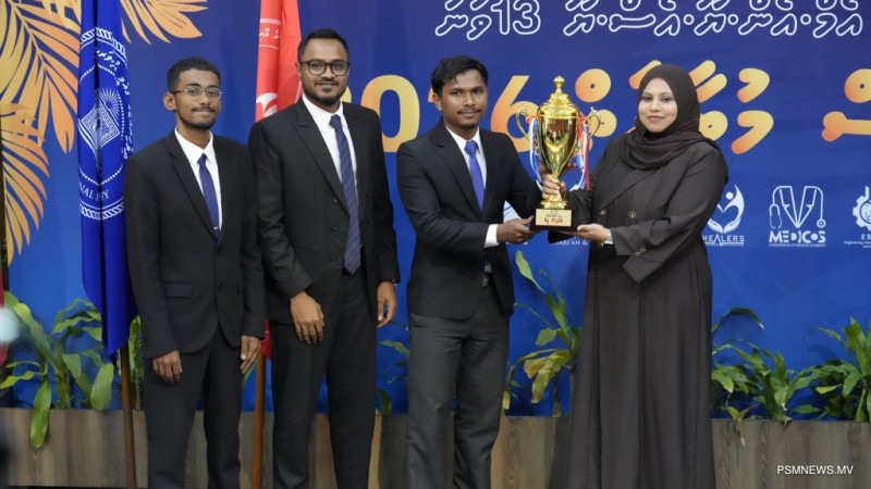 ދަރިންގެ ހިތްތަކުގައި ޤައުމިއްޔަތު އަށަގެންނުވީ ލިޔުންތެރިން: ވަޒީރު ހީނާ