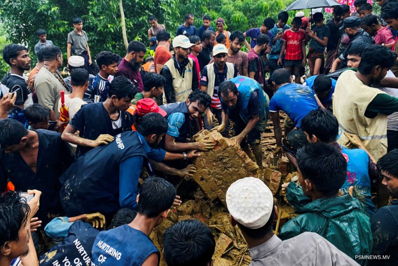 ބަންގްލަދޭޝްގައި ފެންބޮޑުވެ ލިބުނު ގެއްލުންތަކާ ގުޅިގެން ރައީސް ހަމްދަރުދީ ފޮނުއްވައިފި
