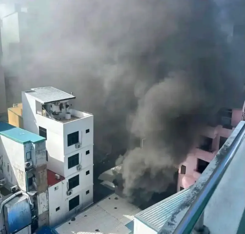 މާފަންނުގައި ހުރި އިމާރާތެއްގައި އަލިފާން ރޯވެއްޖެ