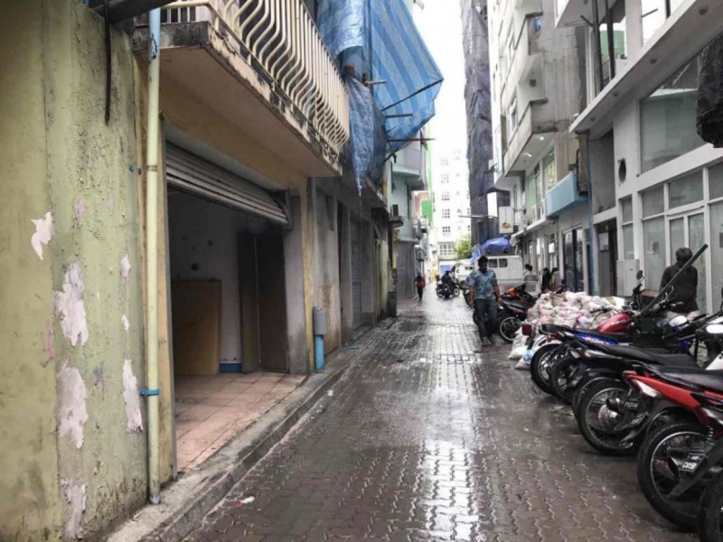 މާލޭގެ މަގުތަކަށް ފެންތިކި ޖަހާގޮތަށް ހުރި ތަންތަން ރަނގަޅު ކުރަން ސިޓީ ކައުންސިލުން އަންގައިފި