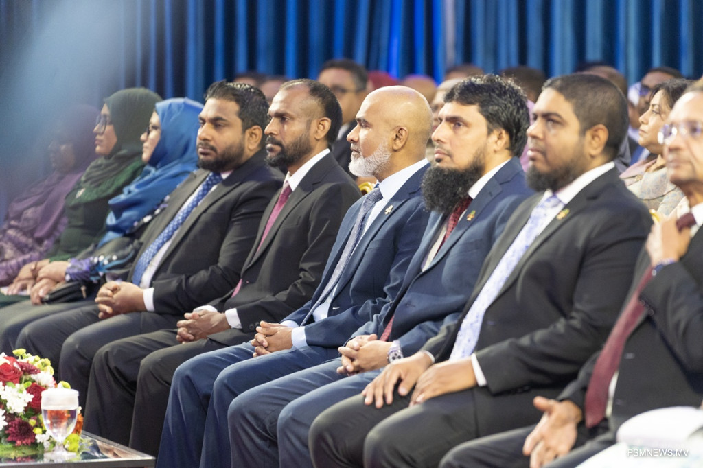 ވަޒީރުގެ އިލްތިމާސް: ޓިއުޝަންގެ ސަޤާފަތް ދޫކޮށް ކިޔެވުމަށް ޒިންމާވުން
