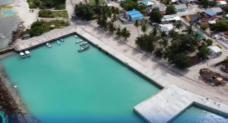 75 އިންސައްތަ ނިންމާފައި އޮތް މުރައިދޫ ބަނދަރުގެ މަސައްކަތް މިސަރުކާރާއެކު ހުއްޓުމަކަށް