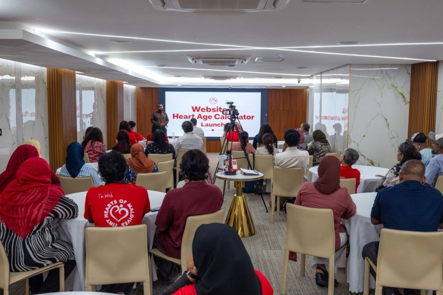 ހިތުގެ އުމުރު ބަލާ ކަލްކިއުލޭޓާ، ޓައިނީ ހާޓްސް އިން ތައާރަފުކޮށްފި