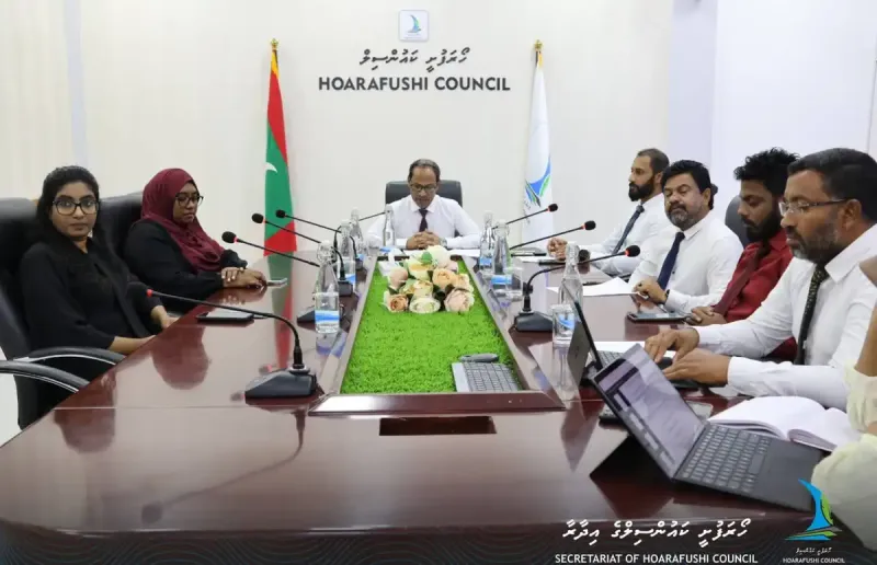 ހޯރަފުށީގައި ތެލުގެ ވިޔަފާރި ކުރުމަށް ގަވާއިދާ ޚިލާފަށް ބިމެއް ދިން ކަމަށް ބުނެ ކައުންސިލްގެ ހަތަރުވަނަ ދައުރުގެ ހުރިހާ މެންބަރުންނަށް ދައުވާ ކުރަނީ!