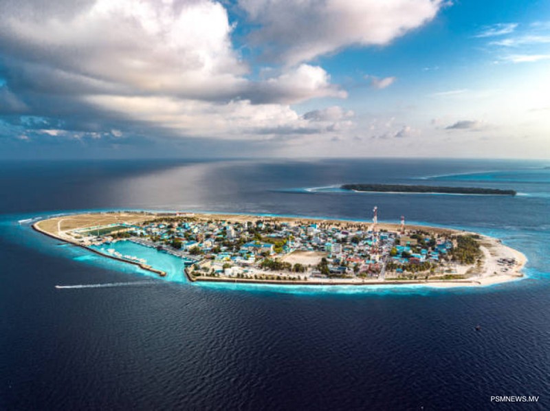 އުމުރުން ދުވަސްވީ މީހަކު އޭދަފުށީ ފަޅުތެރޭގައި ނިޔާވެފައި އޮތްވާ ފެނިއްޖެ