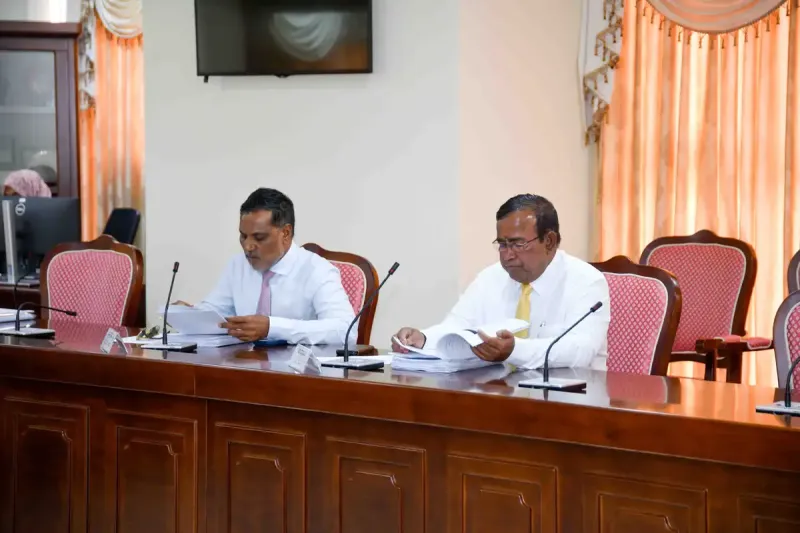 ސަރުކާރު އެސްއޯއީތަކުގެ ކޮރަޕްޝަންގެ މައްސަލަތައް ބެލުމަށް މާލިއްޔަތު ކޮމިޓީން ބަލަމުންދިޔަ ލިޔެކިޔުންތައްވެސް ވަކި ހިސާބަކުން ގެއްލިއްޖެ: ޝަމްހީދު
