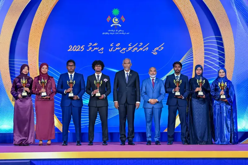 ރައީސުލްޖުމްހޫރިއްޔާ، "މަތީ އަރުތަވެރިންގެ އިނާމު 2025" ގެ ފަސްވަނަ ދަންފަޅި ޝަރަފުވެރިކޮށްދެއްވައިފި