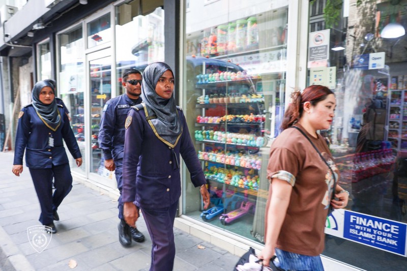ނުވަ ކެފޭއެއް ބަލައި ފާސްކޮށް، 10 ބިދޭސިއަކު އިމިގްރޭޝަންގެ ބެލުމުގެ ދަށަށް ގެންގޮސްފި