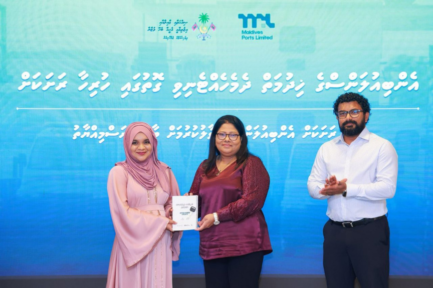 އަތޮޅުތެރޭގެ 17 ރަށަކަށް އައު އެމްބިއުލާންސް ހަވާލުކޮށްފި