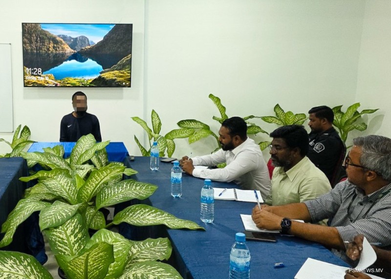 ޕެރޯލް އަވަސްކުރަން ޝަރުޠުހަމަވާ ގައިދީންނާ އިންޓަވިއުކޮށްފި