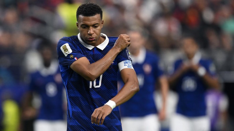ސްޕެއިން އަތުން ފްރާންސް ހަޑިގޮތަކަށް ބަލިވީ ފަރުވާކުޑަވުމުން: އެމްބާޕޭ