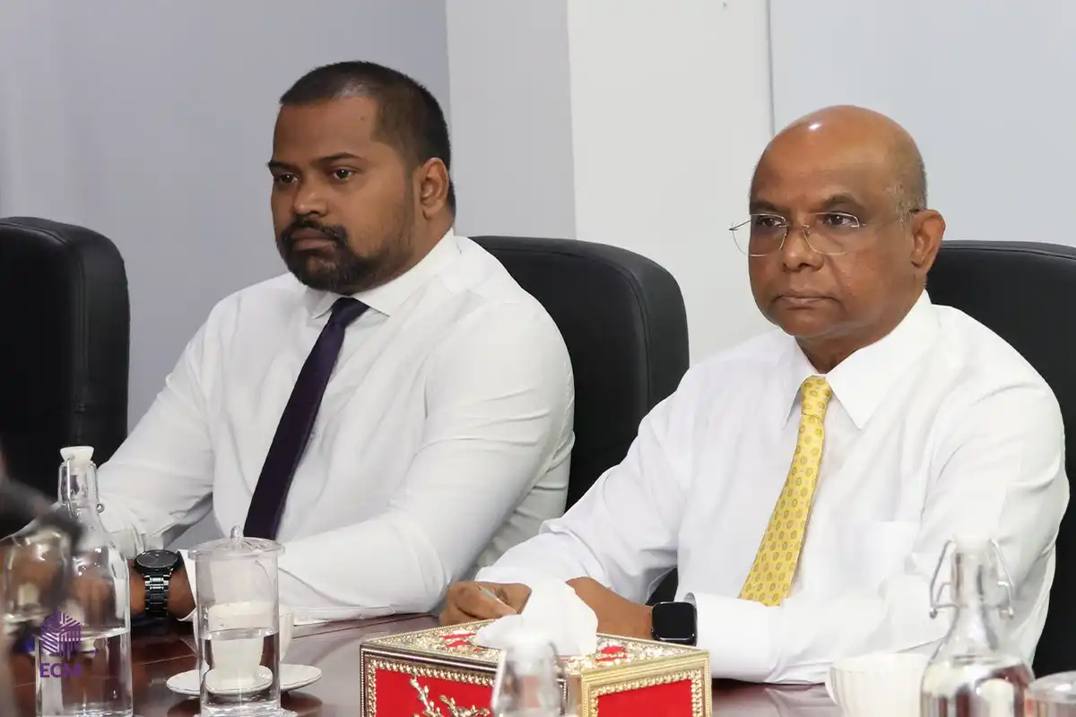 އިލެކްޝަންސް ކޮމިޝަނުން ދިވެހިރައްޔިތުންގެ ޑިމޮކްރެޓިކް ޕާޓީ (އެމްޑީޕީ) އާއެކު މަޝްވަރާ ބައްދަލުވުމެއް ބޭއްވުން