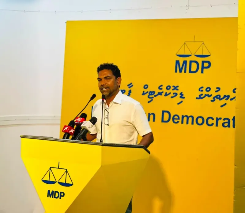 ސަރުކާރު ޖަވާބުދާރީ ކުރެވޭ ގޮތަށް ދައުލަތް ބައްޓަންކުރަން ބޮޑު ބަދަލެއް ގެންނަން ޖެހޭ: ޝިފާޒް