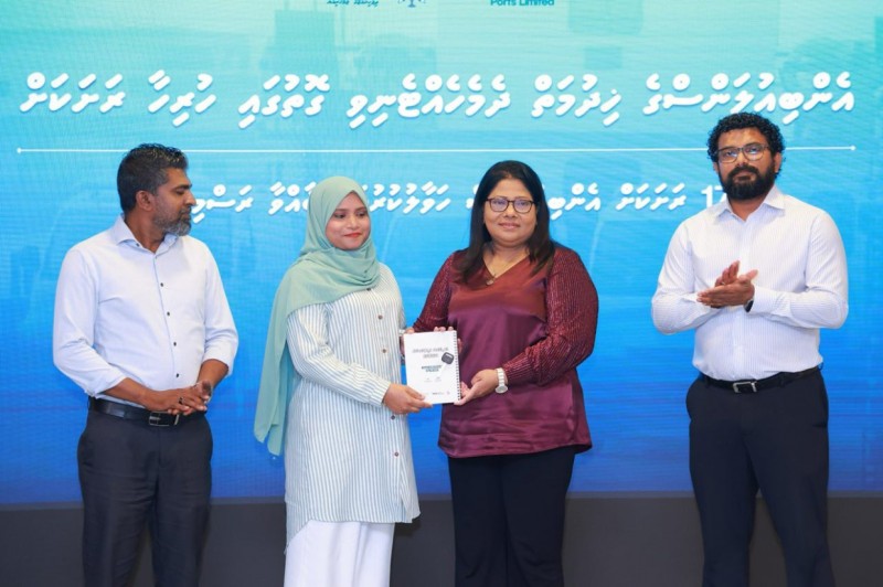 އަތޮޅުތެރޭގެ 17 ރަށަކަށް އައު އެމްބިއުލާންސް ހަވާލުކޮށްފި