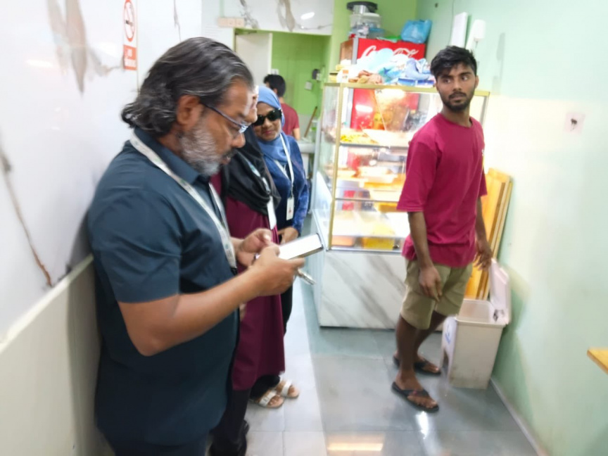 "ފުޑް ބިސްޓްރޯ" ބަންދުކުރަން ވަނުމުން އެތަނުގައި ތިބި ބިދޭސީން ދުވެ ފިލައިފި