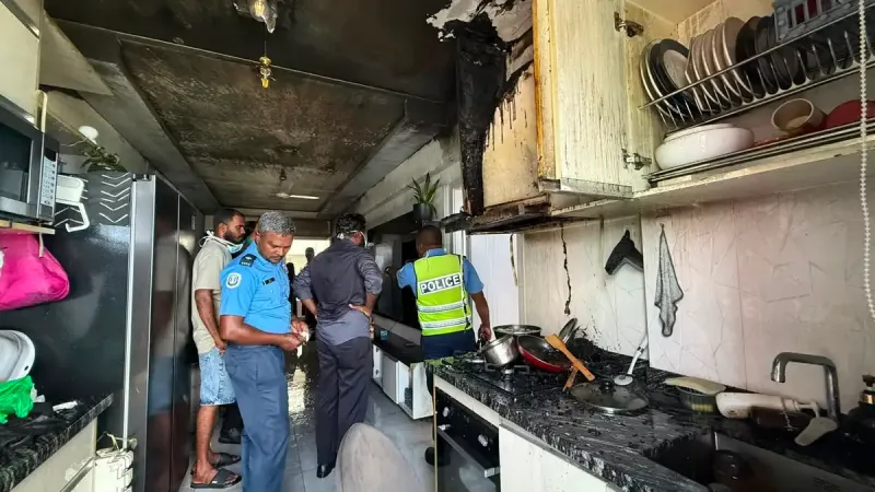 ހިޔާ ފްލެޓެއްގައި ހިނގި އަލިފާނުގެ ހާދިސާގައި ބޮޑެތި ގެއްލުންތަކެއް، ފަސް މީހަކަށް ވަގުތީ ބޯހިޔާވަހިކަން ހަމަޖައްސައި ދީފި