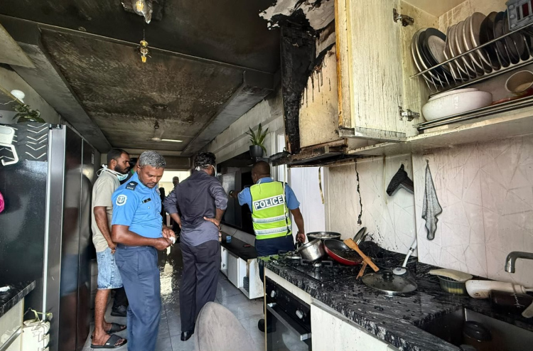 ހިޔާ ފްލެޓުގެ އެޕާޓްމަންޓެއްގެ ބަދިގޭގައި ރޯވެ، ބޮޑެތި ގެއްލުންތަކެއް!