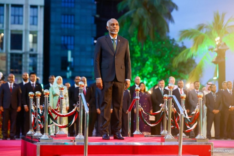 މިނިވަން ދުވަހުގެ ދިދަ ނެގުމުގެ ރަސްމިއްޔާތުގައި ރައީސުލްޖުމްހޫރިއްޔާގެ ދެކަނބަނލުން ބައިވެރިވެވަޑައިގެންފި