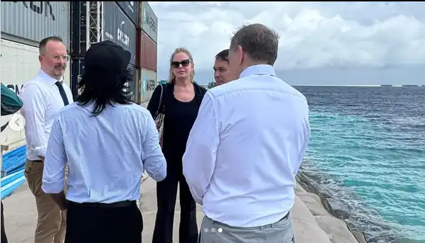 އެމެރިކާގެ ސްޓޭޓް ޑިޕާޓްމަންޓުގެ ޑެޕިއުޓީ ޕްރިންސިޕަލް ޑެޕިއުޓީ އަންޑަރ ސެކްރެޓަރީ ޗުލިކް ތިލަފުއްޓަށް ޒިޔާރަތް ކުރައްވަނީ