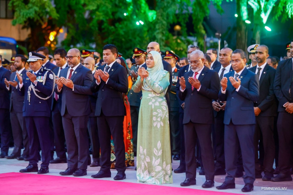 މިނިވަން ދުވަހުގެ ދިދަ ނެގުމުގެ ރަސްމިއްޔާތުގައި ރައީސުލްޖުމްހޫރިއްޔާގެ ދެކަނބަނލުން ބައިވެރިވެވަޑައިގެންފި