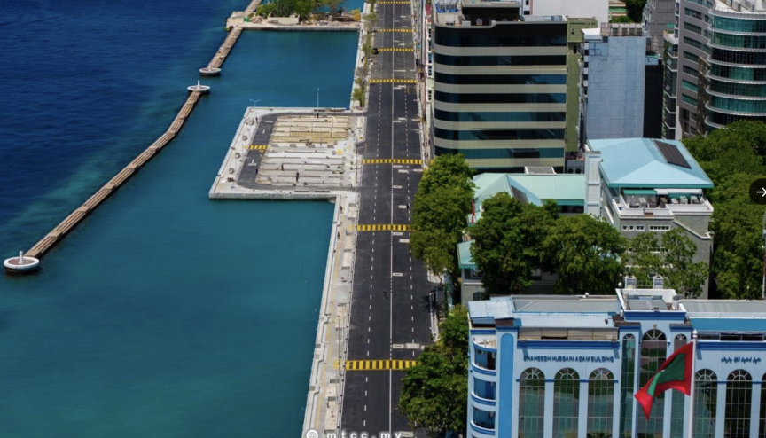 ބޮޑުތަކުރުފާނު މަގުގެ އަލަށް ހެދި ބައިގައި އިންދަނީ ދިވެހި ރުއް